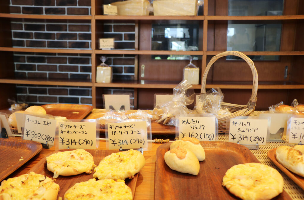 Boulangerie Mont (モン)綺麗にながべられたパン