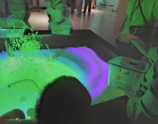 福岡子連れおでかけスポット「魔法の美術館」のSplashDisplay